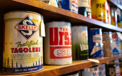 Industrial paint cans